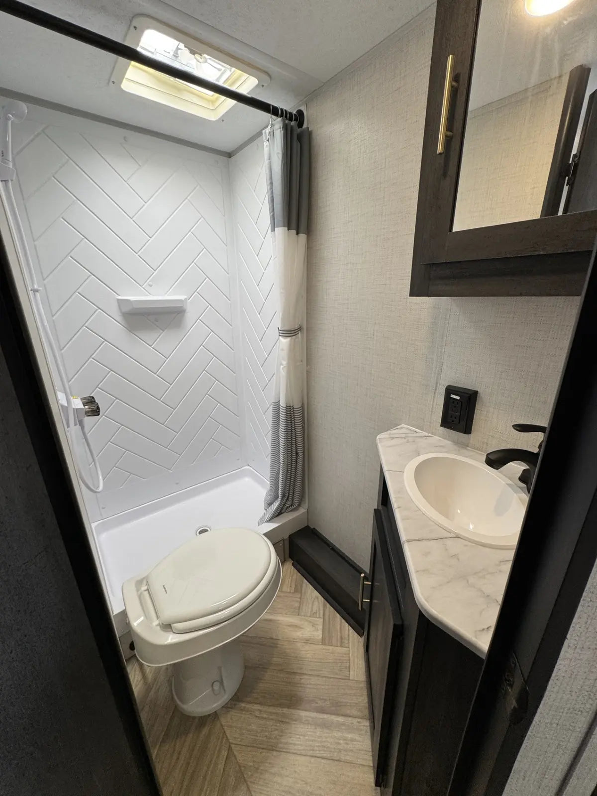 2022 FOREST RIVER OZARK 1680BSK