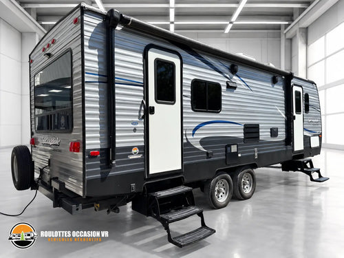 Keystone Springdale Summerland 2660RL 2017 photographiée de l’arrière dans le showroom de Roulottes Occasion VR