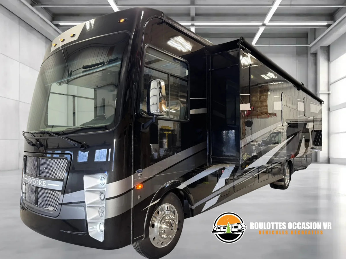 Vue avant du Coachmen Encore 375RB 2023 avec extensions déployées.