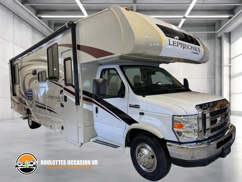 Vue avant et latérale du Coachmen Leprechaun 319MB 2019 sur châssis Ford.