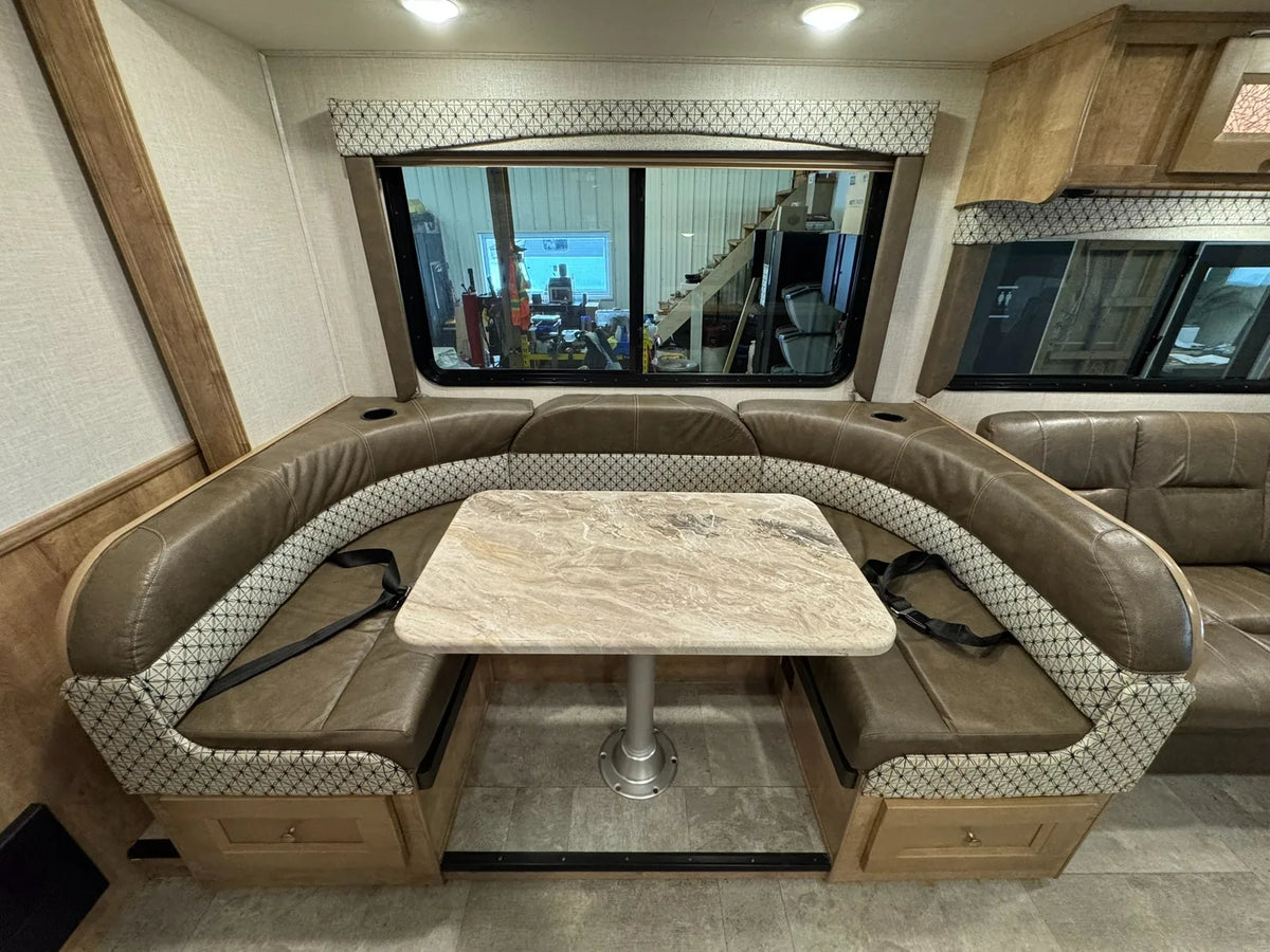 2019 COACHMEN LEPRECHAUN 319MB – Motorisé Classe C USAGÉ