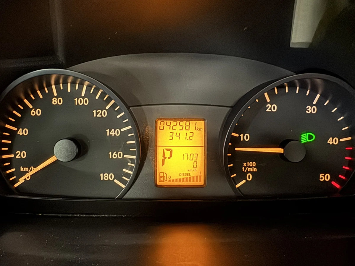 Compteur kilométrique et tableau de bord du Mercedes Free Spirit SS 2013.