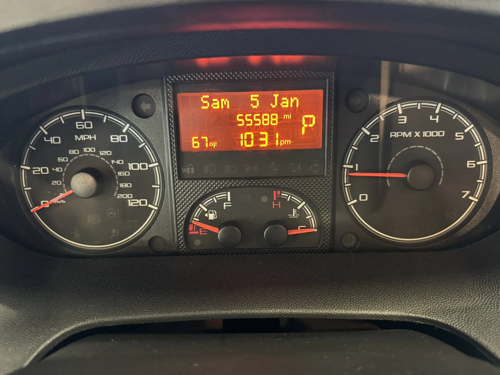Tableau de bord et compteurs du motorisé Classe B Sequence 20L 2022 sur châssis RAM ProMaster.