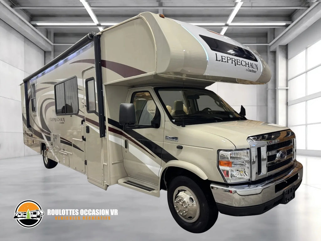 Vue avant du motorisé Coachmen Leprechaun 311FS 2020 côté passager