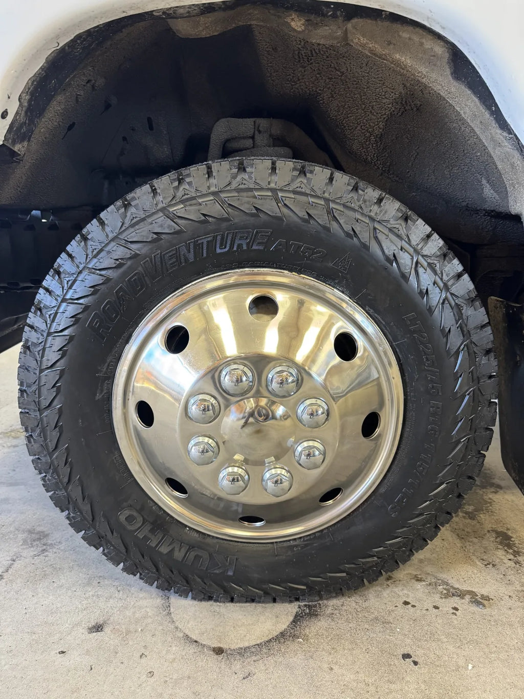 Roue et pneu du motorisé Forest River Sunseeker 2350LE 2021.