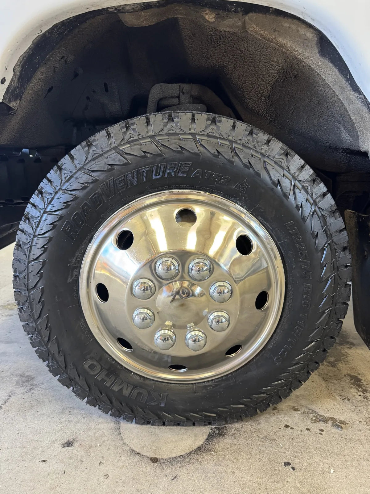 Roue et pneu du motorisé Forest River Sunseeker 2350LE 2021.