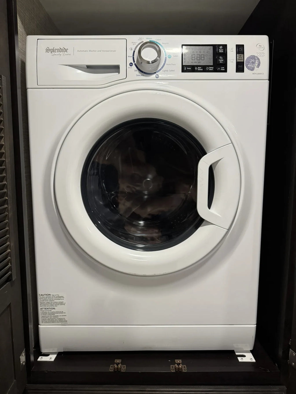 Laveuse installée dans le motorisé Jayco Precept 36A 2023.