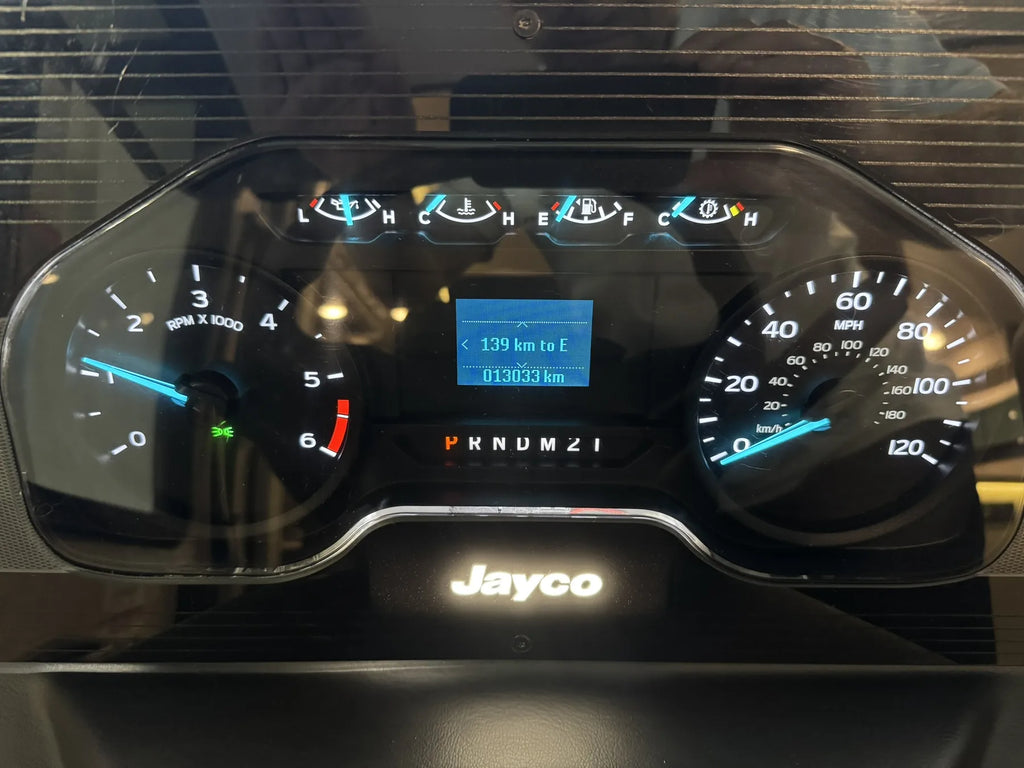 Tableau de bord et compteurs du motorisé Classe A Jayco Precept 36A 2023.