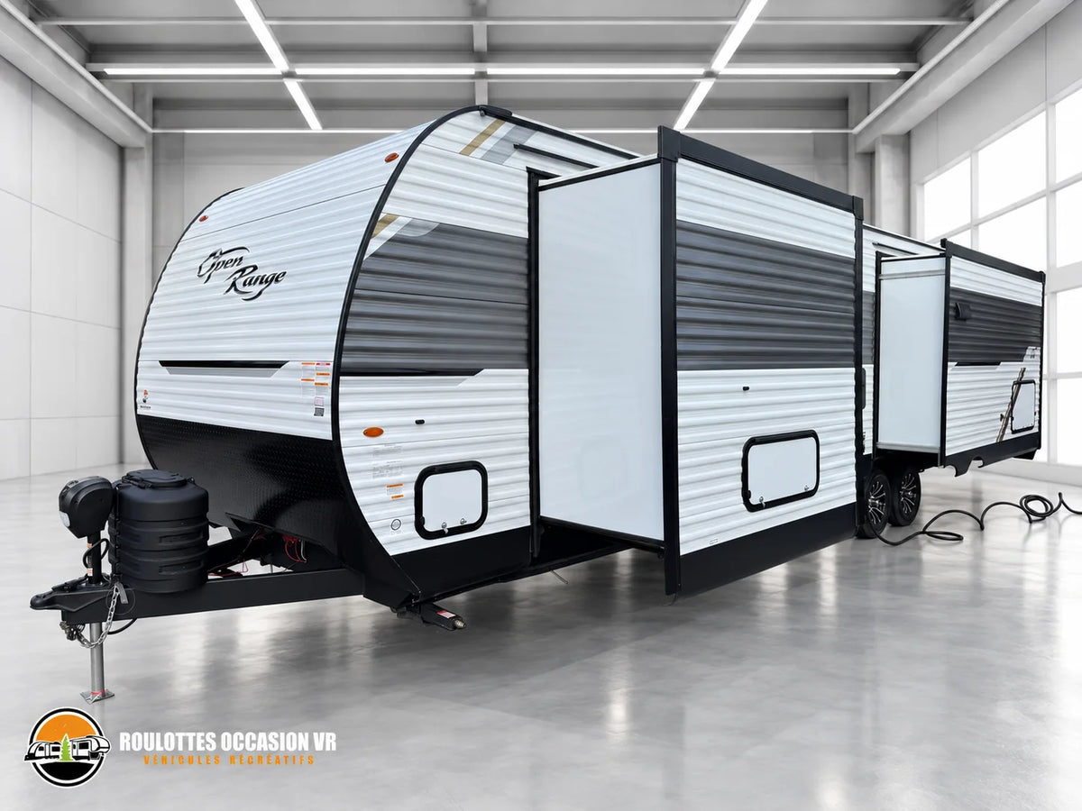 Vue avant de la Colt 33RLT 2026 avec ses extensions latérales déployées.